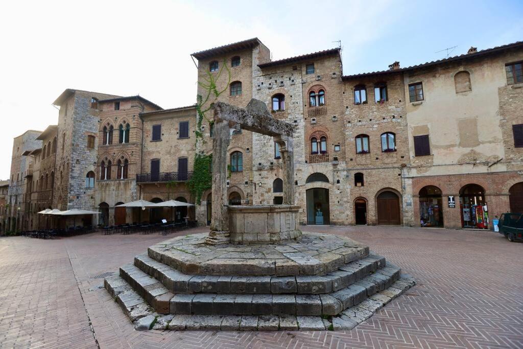 Lovely 2 Bedroom In San Gimignano Historic Center Exterior foto
