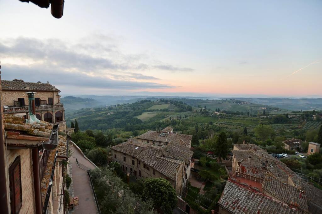 Lovely 2 Bedroom In San Gimignano Historic Center Exterior foto