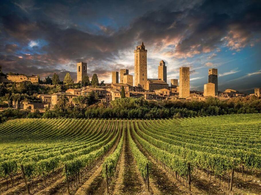 Lovely 2 Bedroom In San Gimignano Historic Center Exterior foto