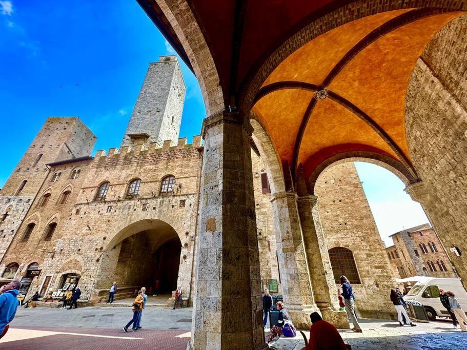 Lovely 2 Bedroom In San Gimignano Historic Center Exterior foto