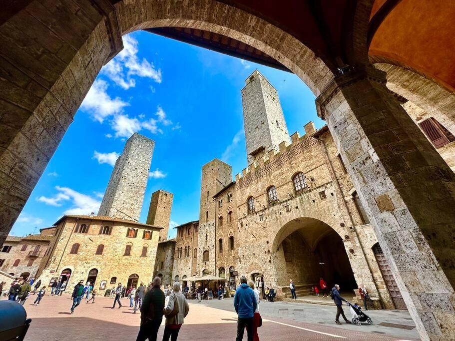 Lovely 2 Bedroom In San Gimignano Historic Center Exterior foto