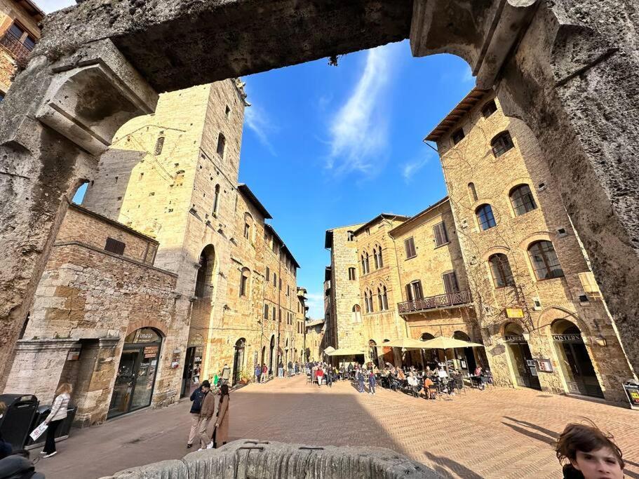 Lovely 2 Bedroom In San Gimignano Historic Center Exterior foto