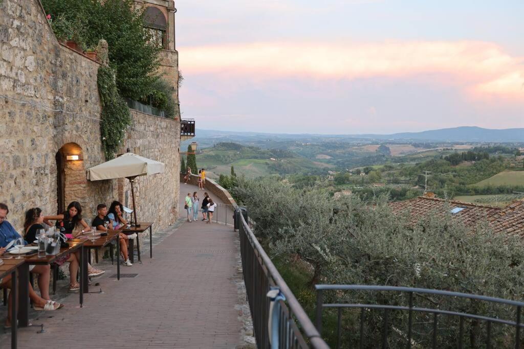 Lovely 2 Bedroom In San Gimignano Historic Center Exterior foto