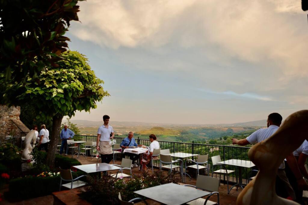 Lovely 2 Bedroom In San Gimignano Historic Center Exterior foto